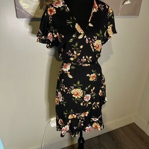 Floral Black Wrap Dress Flattering Mini size Medium